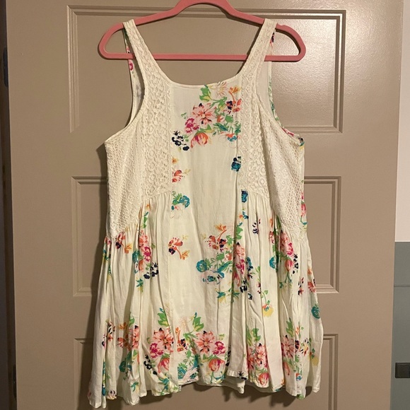 3/$20 - O’Neill Cream Floral Sundress - M - Picture 2 of 4